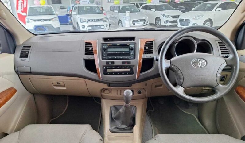 
								2010 Toyota Fortuner 3.0D-4D full									