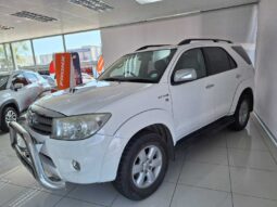 
										2010 Toyota Fortuner 3.0D-4D full									