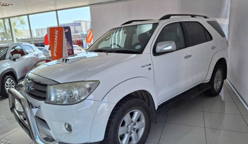 
								2010 Toyota Fortuner 3.0D-4D full									