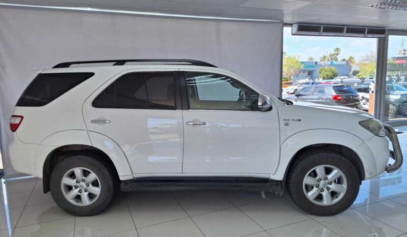 
								2010 Toyota Fortuner 3.0D-4D full									